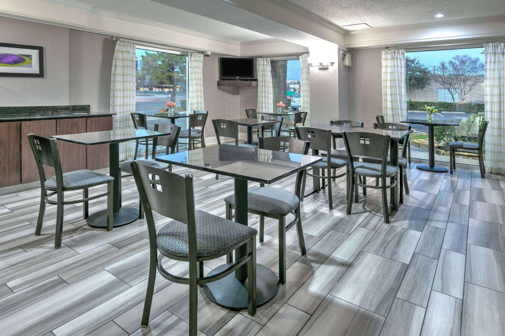 La Quinta Inn By Wyndham Dallas Uptown Exteriér fotografie