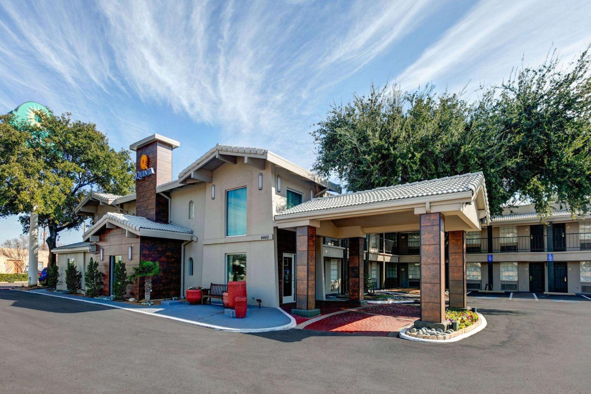 La Quinta Inn By Wyndham Dallas Uptown Exteriér fotografie